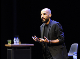 Keynote speaker Karim Amghar over kansenongelijkheid op de aftrap pilot Cultuurcoach